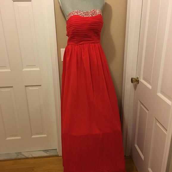 Red floor length gown - Picture 2 of 2